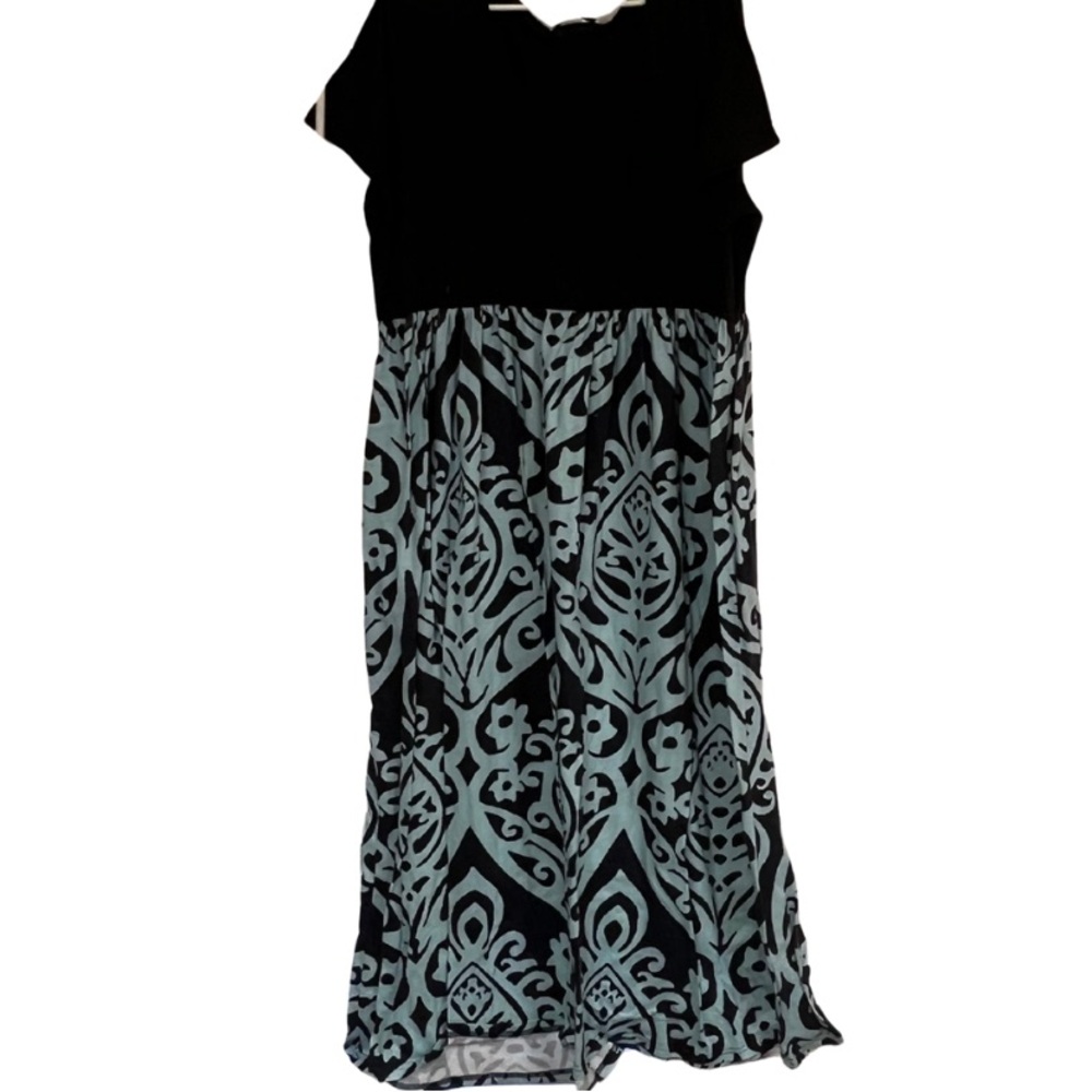 Elegant Black and Blue Patterned Maxi Dress